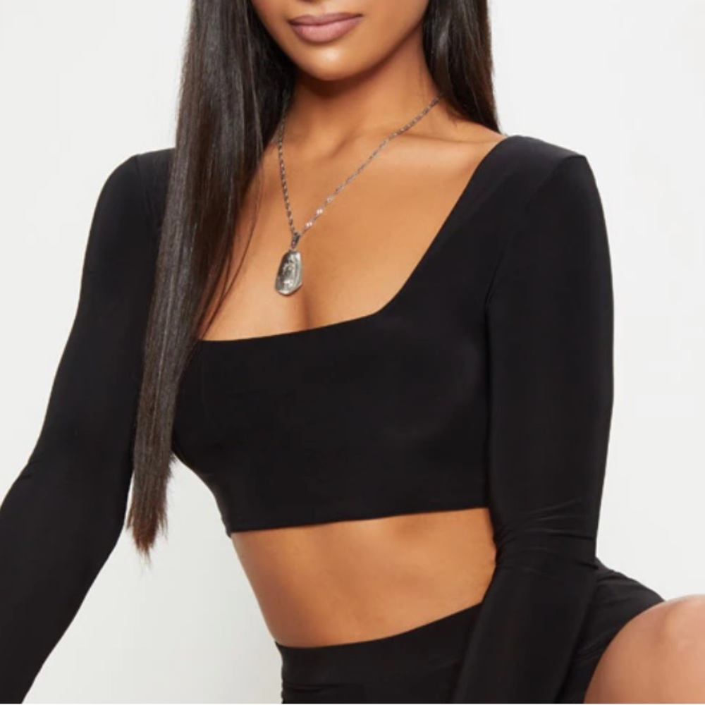 PRETTY LITTLE THING BLACK LONG SLEEVE CROPPED NWT